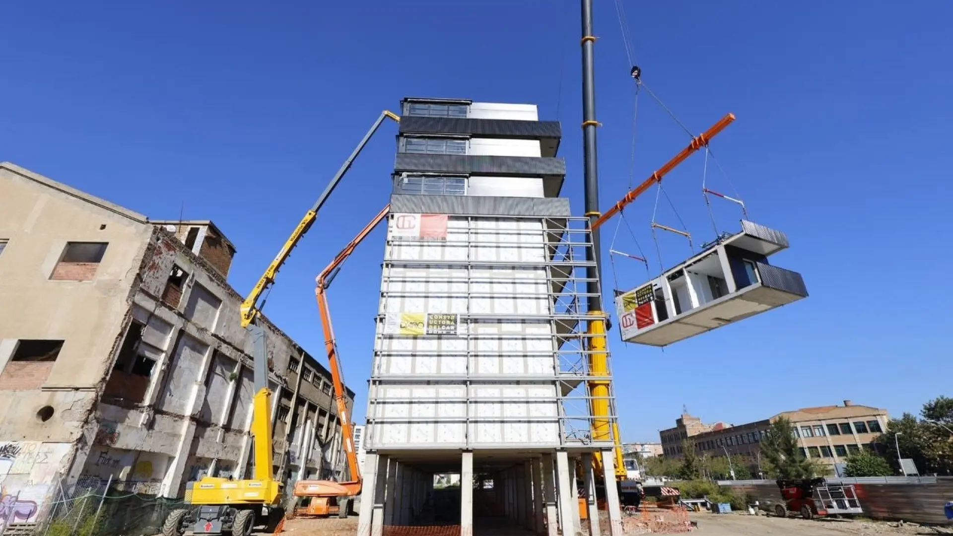 vivienda-industrializada-bloque-ocho-plantas-45-pisos-publicos-barcelona-ayto.jpeg