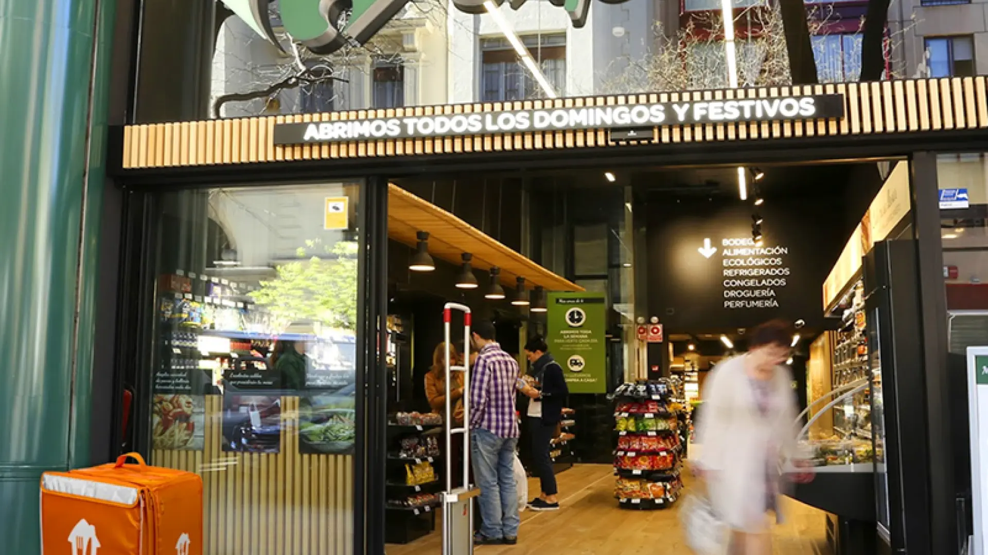 La alianza Carrefour y Just Eat alcanza las 80 tiendas en España y prevén llegar al centenar a final de año