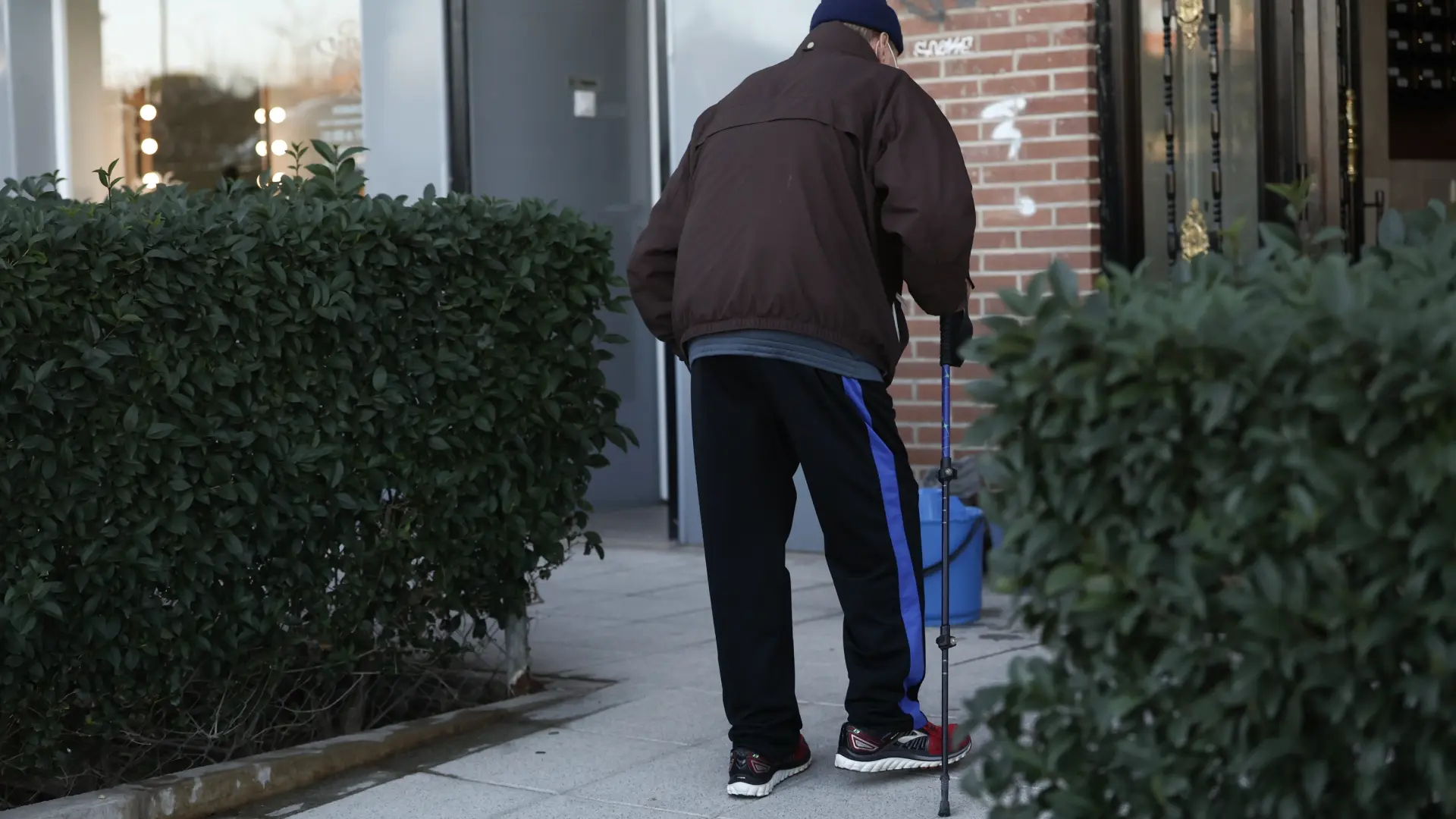 ¿Se puede salir a pasear por la calle estando de baja laboral? Esto es lo que dice la ley