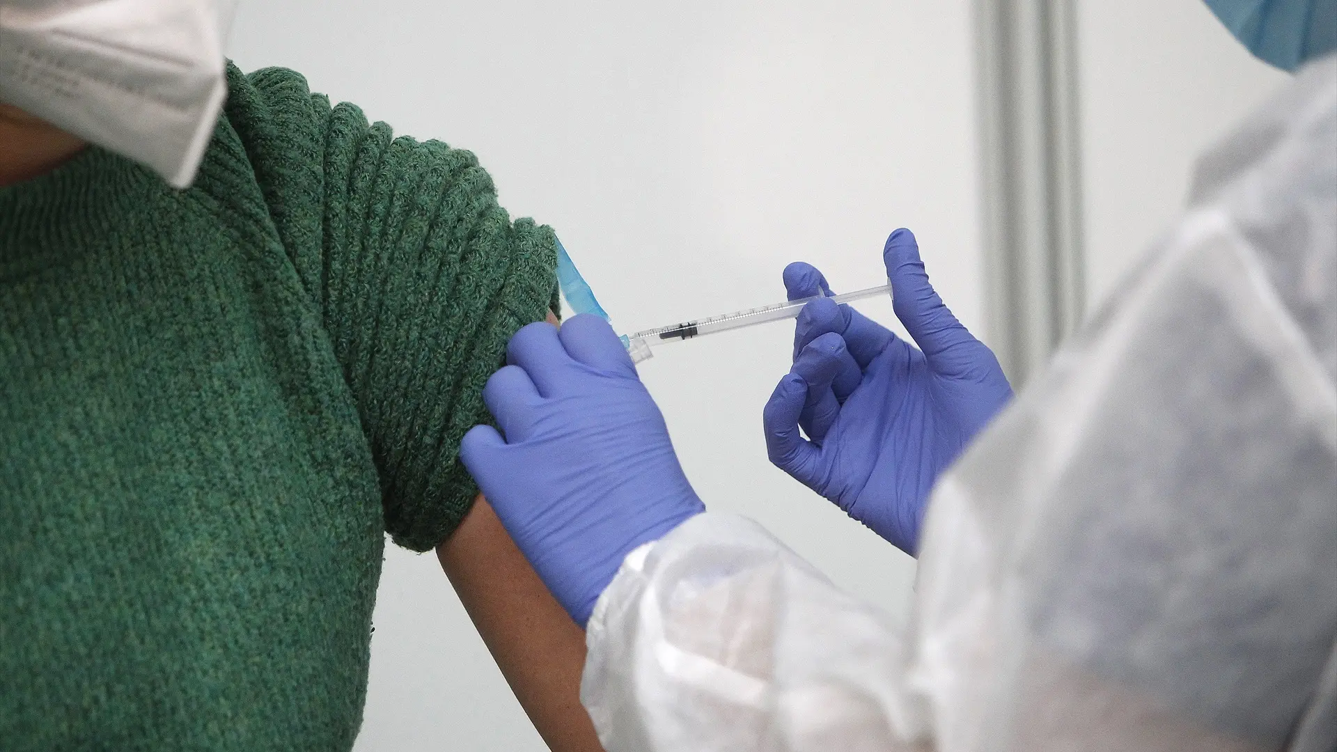 Arranca la campaña de vacunación de la gripe en Galicia: este es el calendario, grupos de riesgo, novedades y cómo solicitar cita