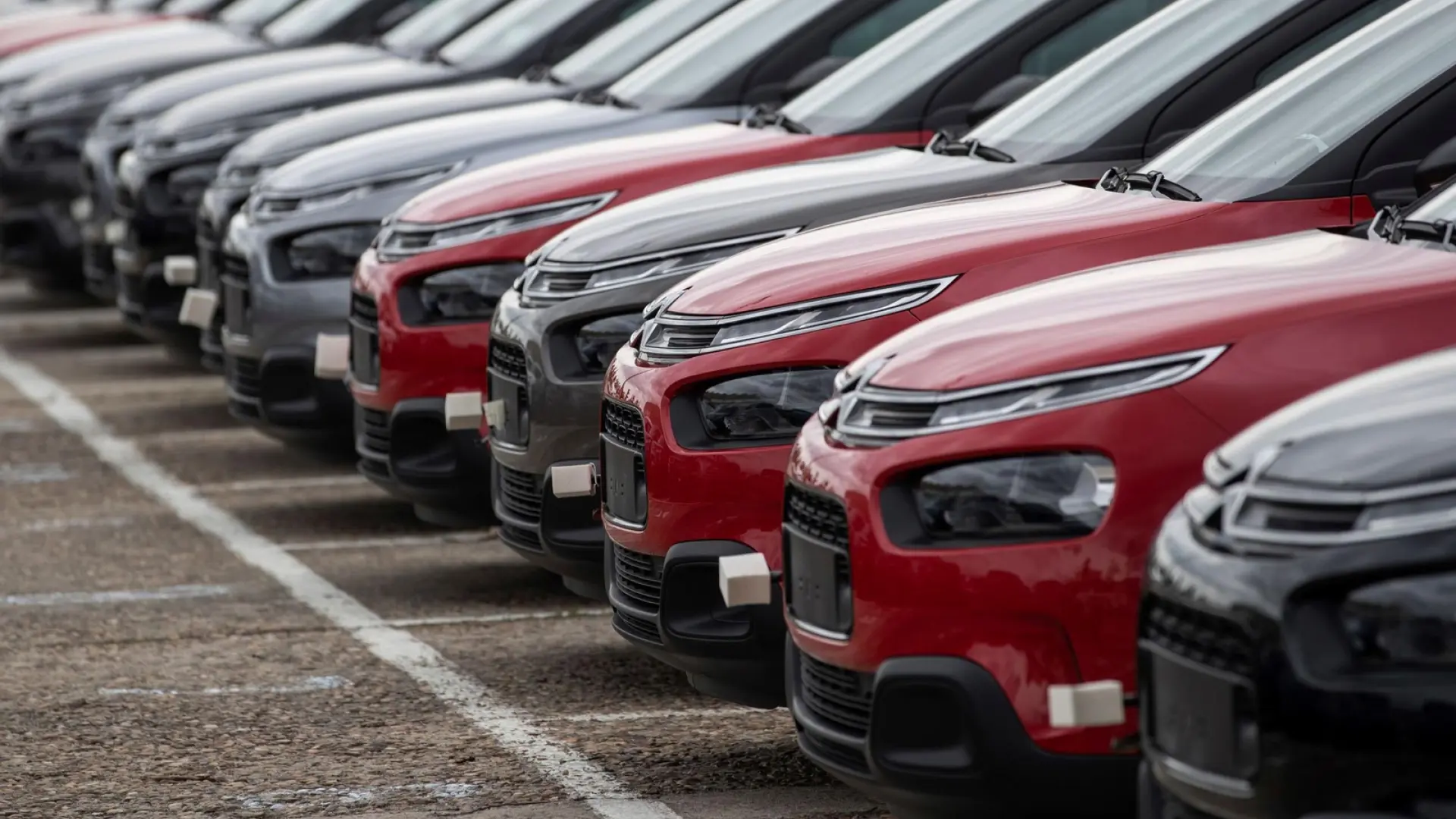 Los 'paraísos fiscales' del automóvil: pueblos donde se matriculan hasta 70 coches por vecino para ahorrar en el impuesto de circulación thumbnail