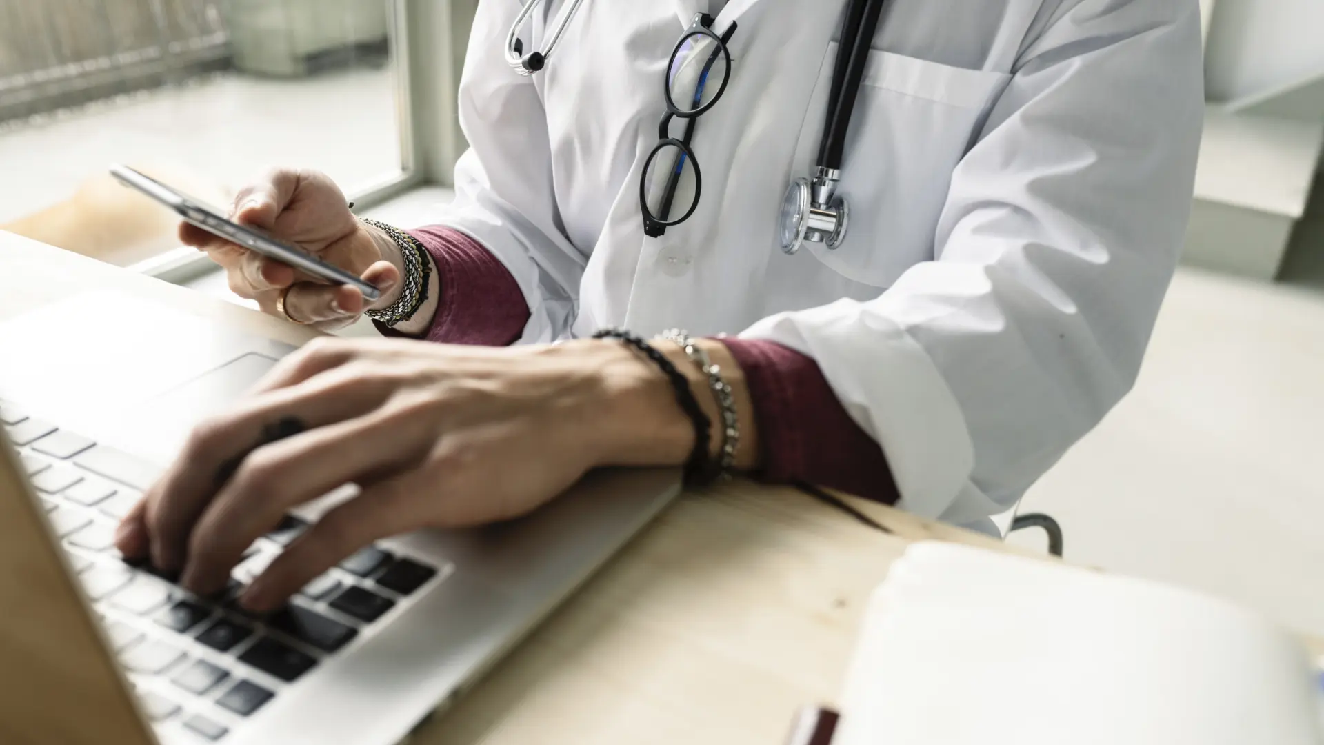 España es el país europeo con los seguros de salud más baratos y con las coberturas más amplias: "Es un arma de doble filo"