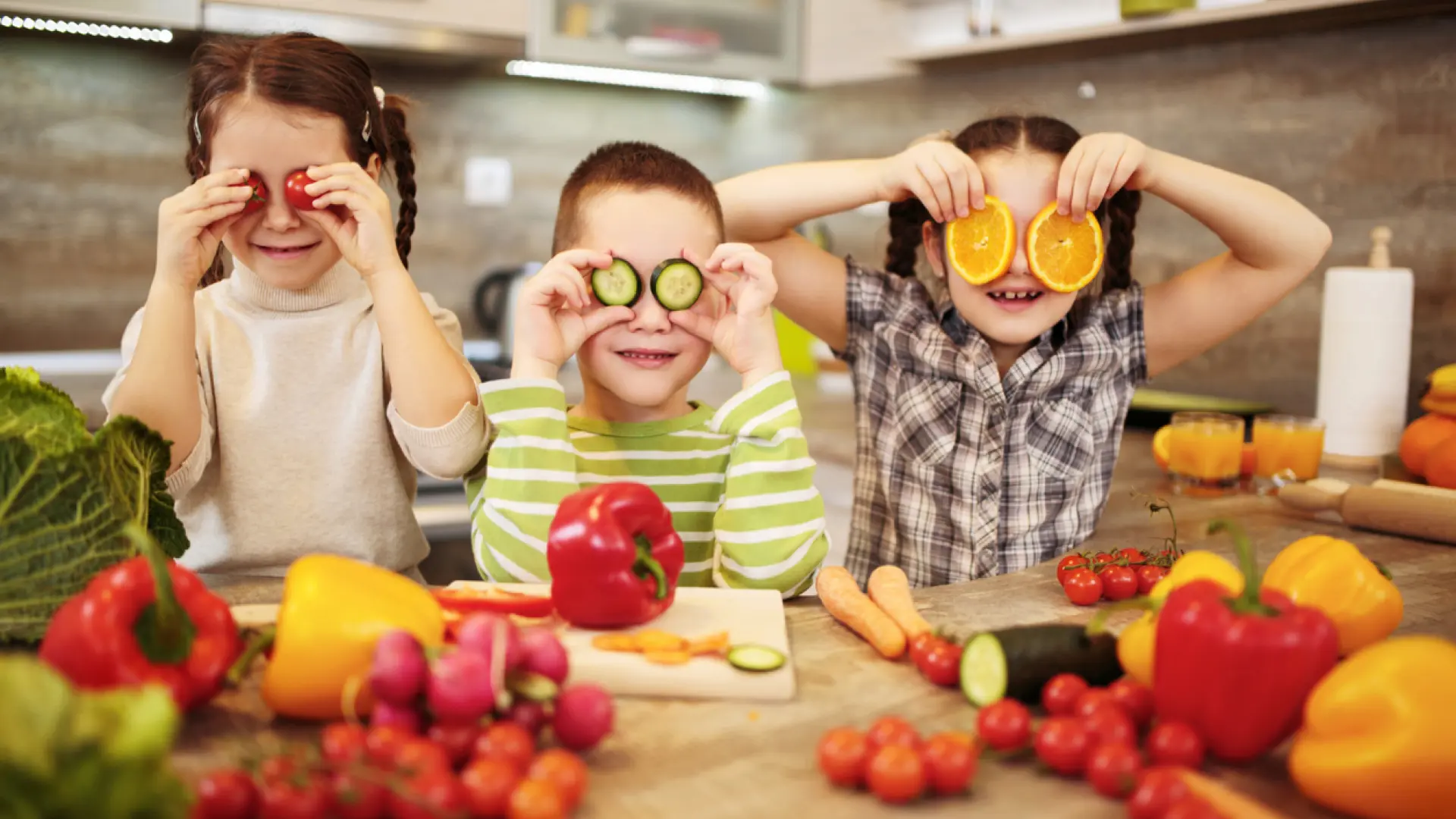 No solo las zanahorias: estos son los alimentos que ayudan a mejorar la vista, según una nutricionista