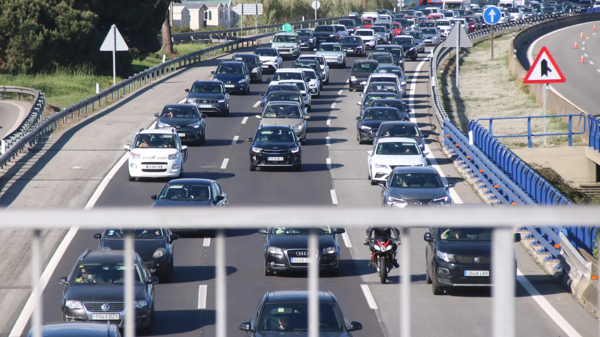 
         Casi 1.700 agentes de los Mossos harán un millar de controles en las carreteras 
    