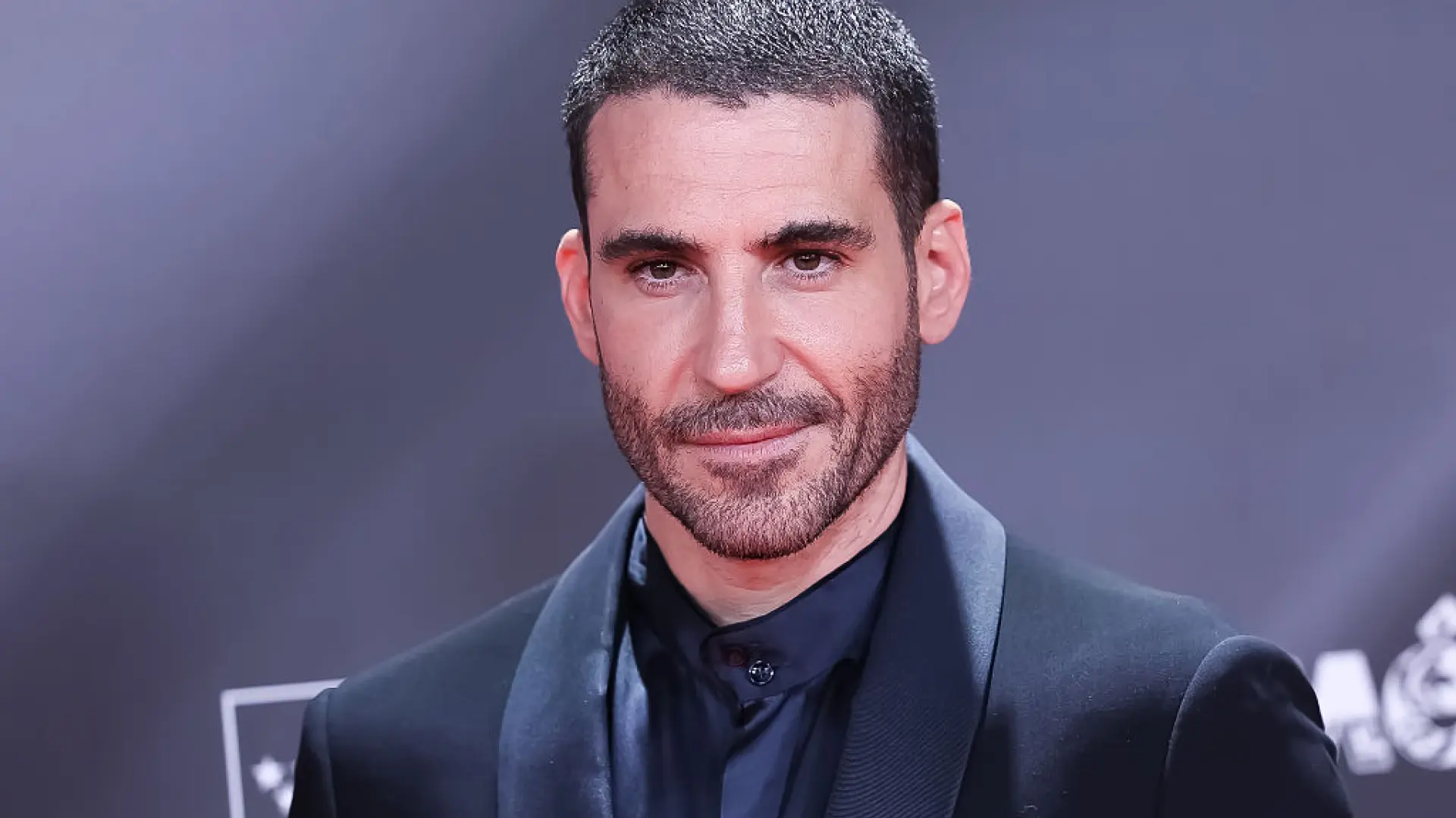 Miguel Ángel Silvestre, pillado besando a otra chica entre rumores de ...