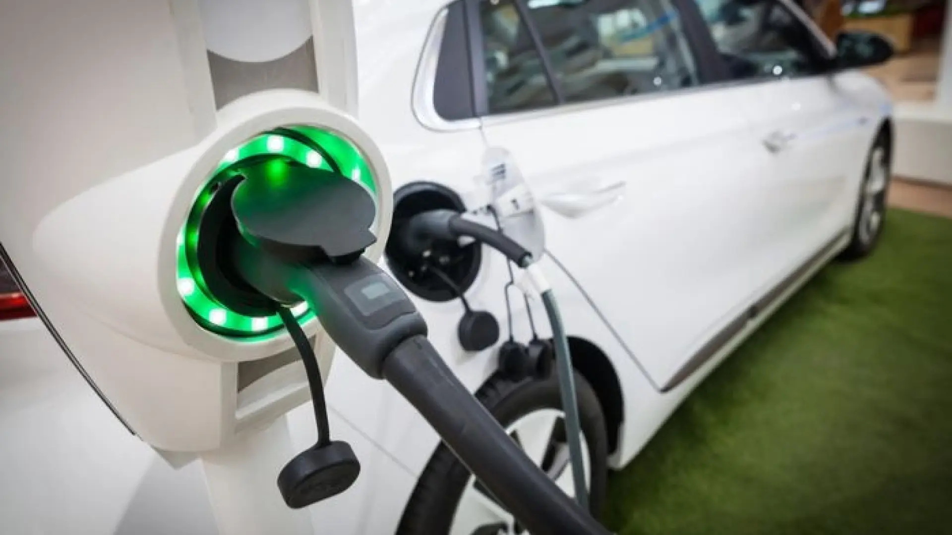 Lo que se espera que suceda cuando los vehículos eléctricos sobrepasen el 40 % del parque automovilístico en España