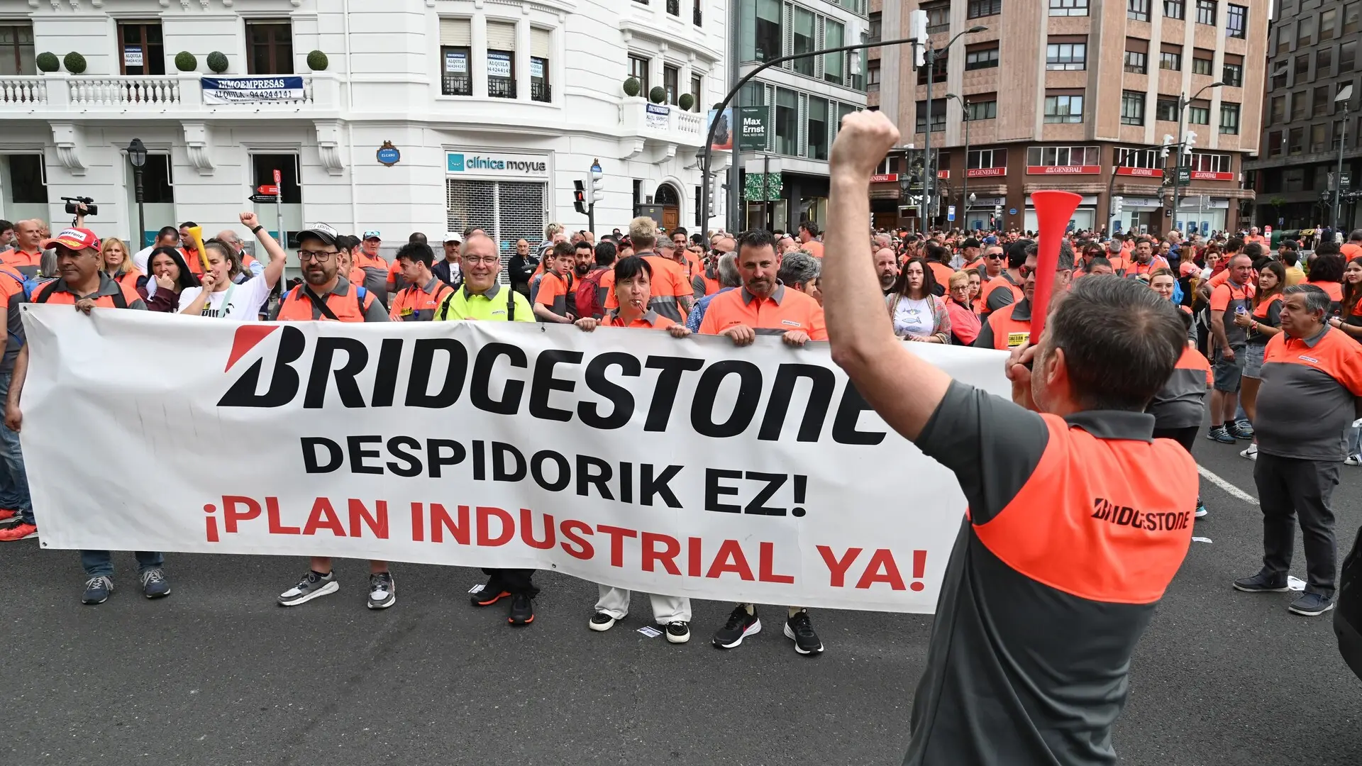 
         Los trabajadores de Bridgestone Basauri decidirán el 16 de mayo si aceptan el ERE 
    