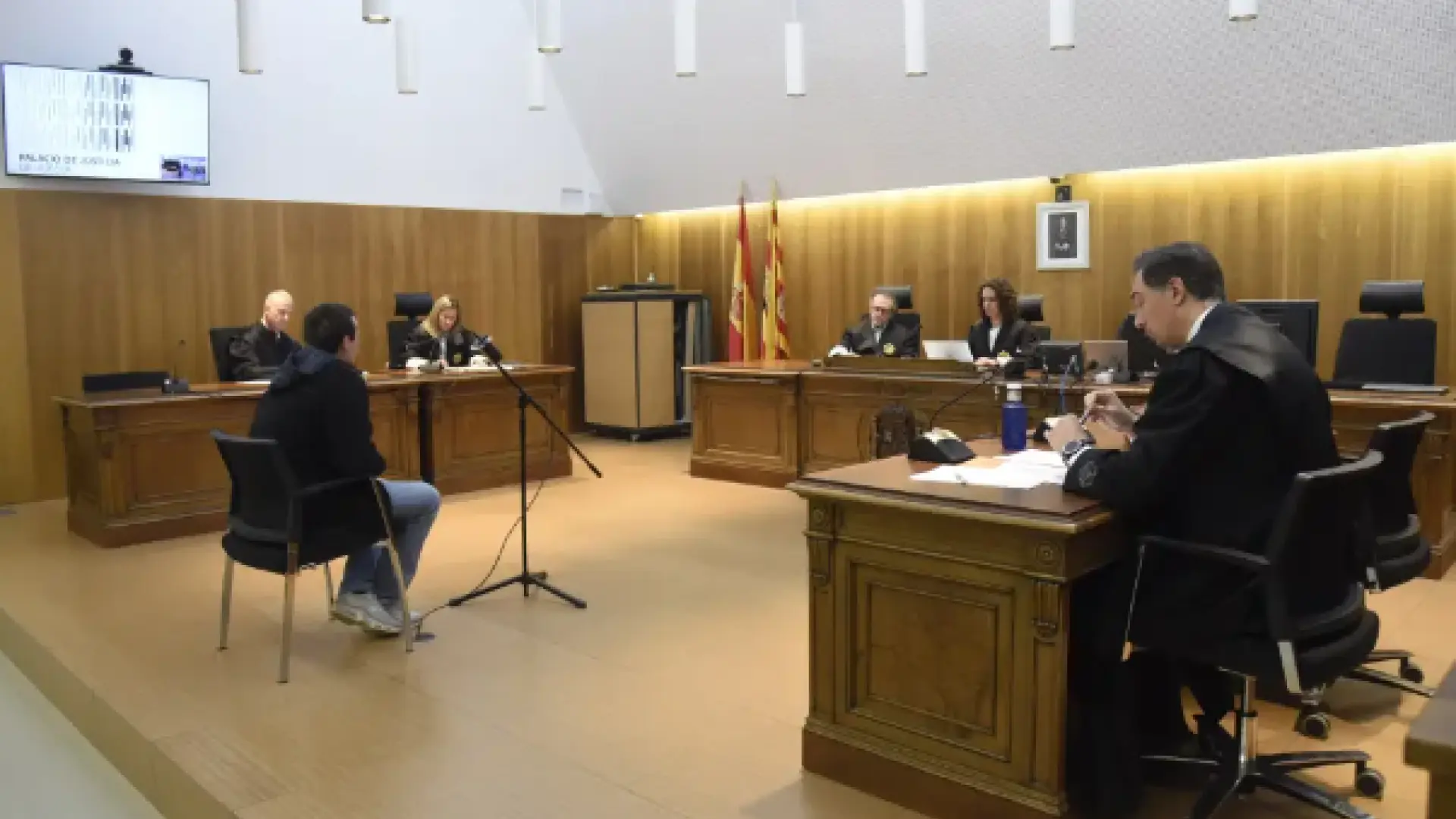 
         Condenado a 17 años y 6 meses de prisión por el asesinato de un joven a navajazos en Boltaña 
    