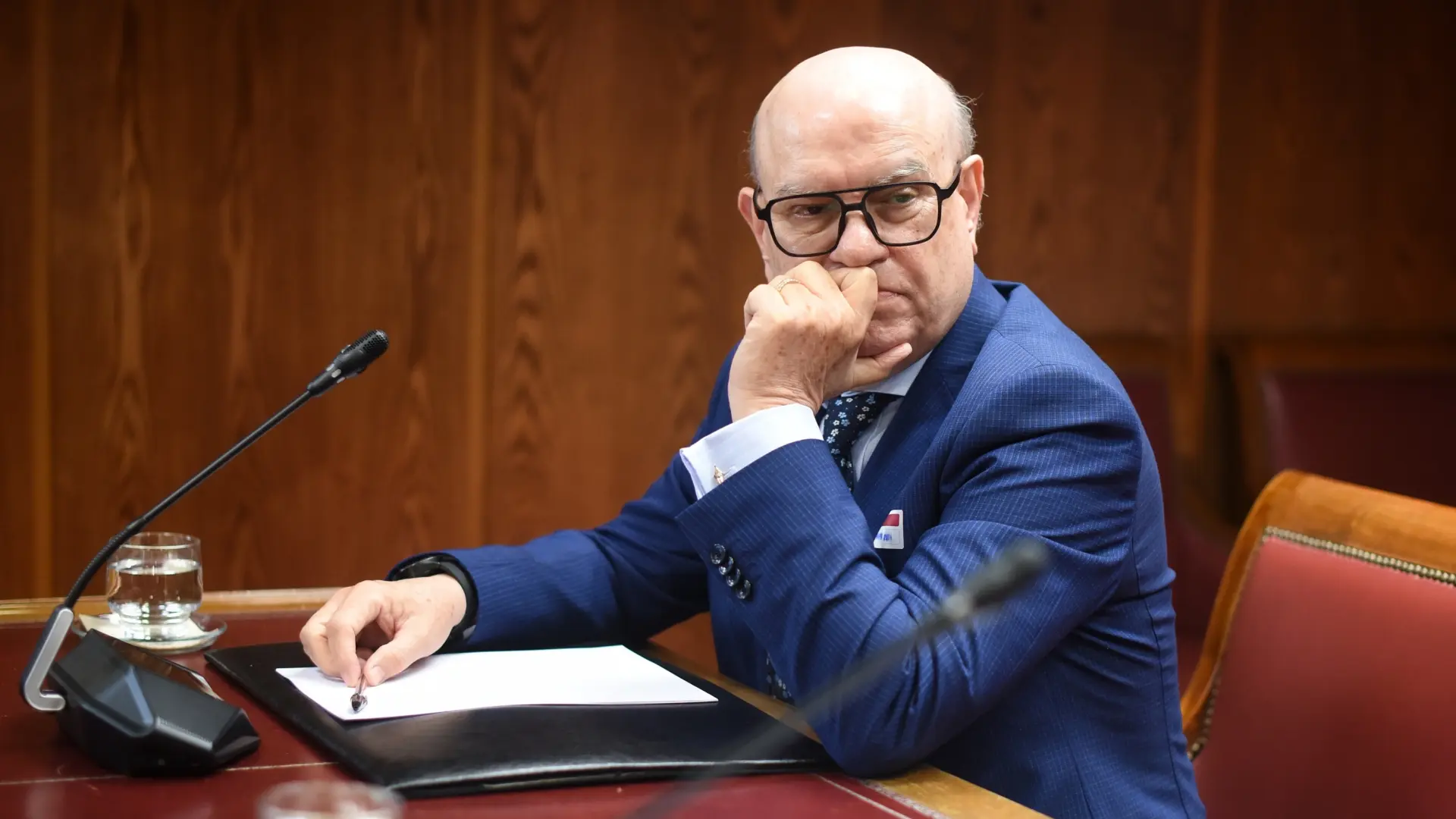 
         El director del Parador de Teruel niega en el Senado la supuesta fiesta de Ábalos: "No hubo ningún destrozo, ninguna reunión" 
    