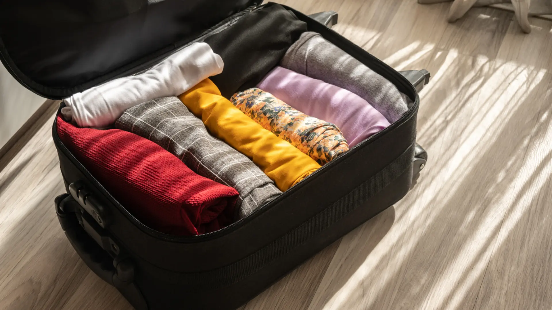 
         ¿Qué es el método Sudoku? Esta es la manera ideal para llevar poca ropa si viajas con maleta de mano 
    