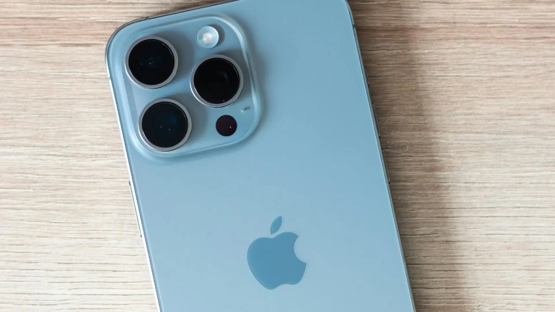 Olvídate de que tu iPhone se rompa: descubren una patente de Apple para hacer un móvil ultrarresistente