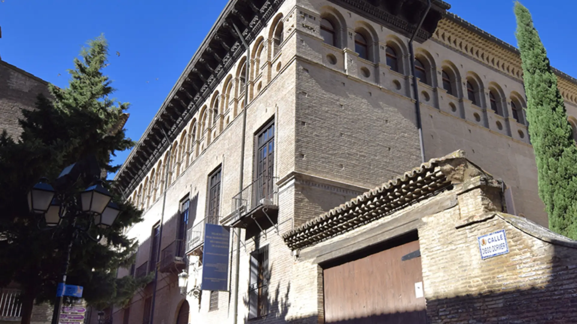 
         Parece Florencia, pero está en Zaragoza: un impresionante palacio del siglo XVI 
    