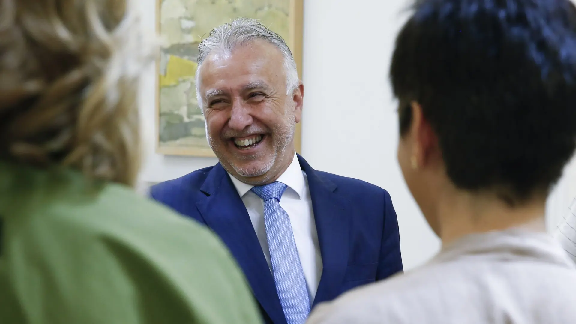 Torres se reúne con Sánchez y asiste a su primer Consejo de Ministros tras su operación de cáncer