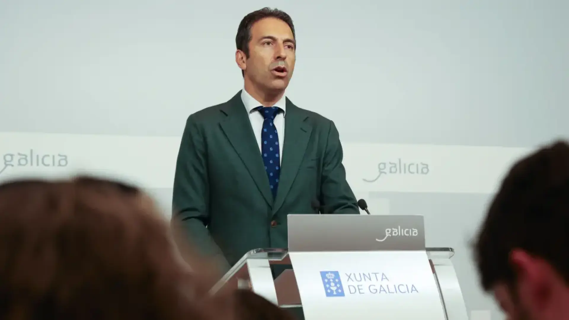 quien-es-alfonso-villares-el-consejero-de-la-xunta-de-galicia-acusado-de-agresion-sexual-a-paloma-lago.webp