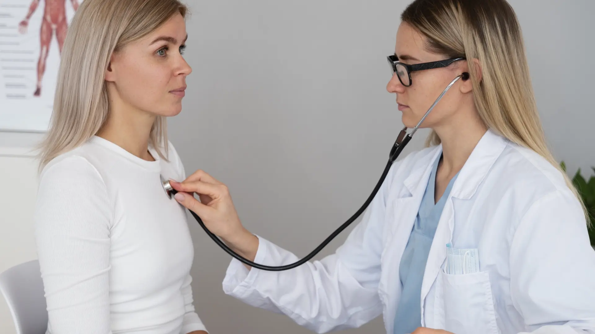 El síntoma que confunden las mujeres y avisa de un riesgo de enfermedad cardiaca