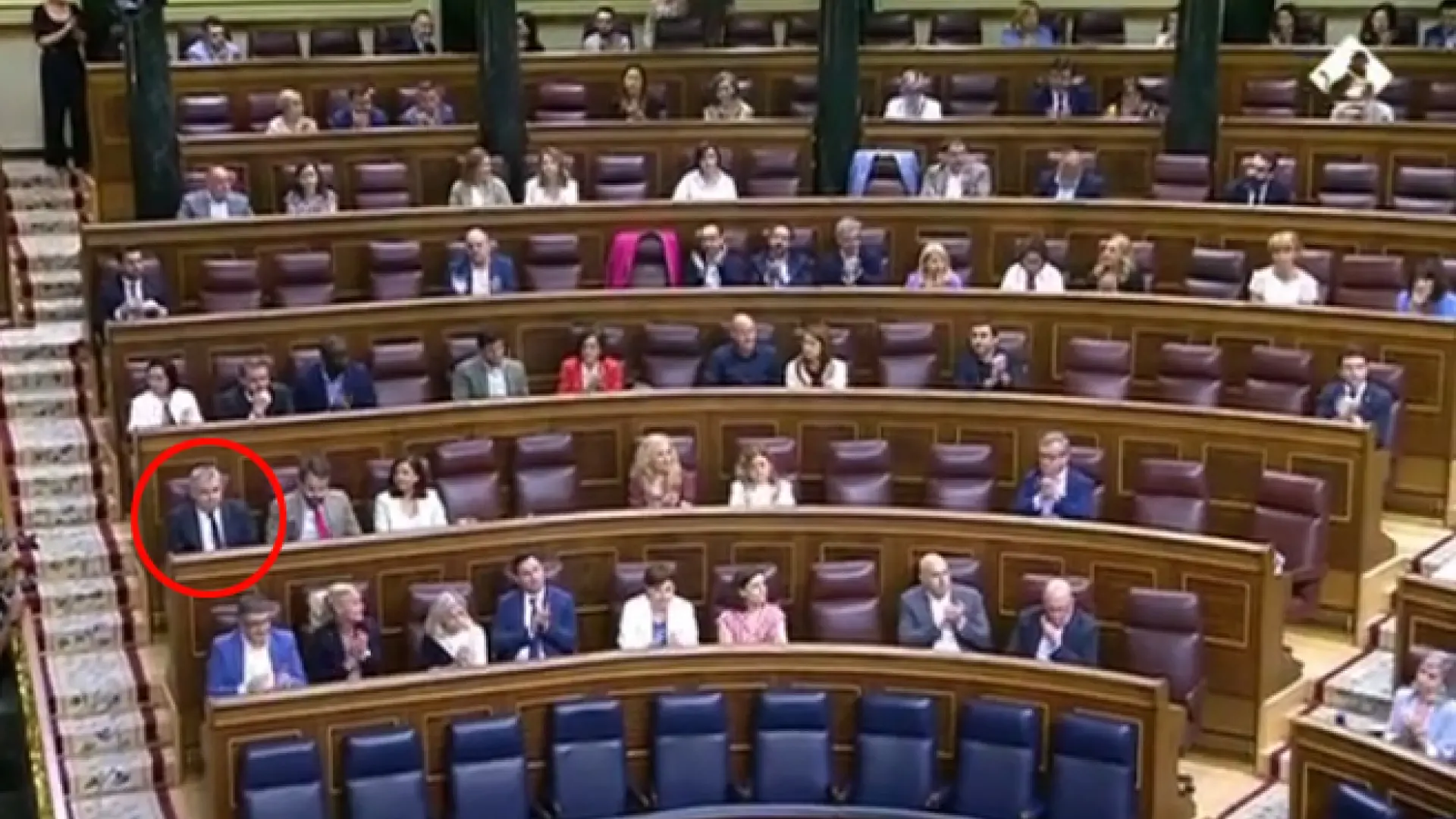 La bancada del PP interrumpe el pleno en el Congreso entre gritos de ...