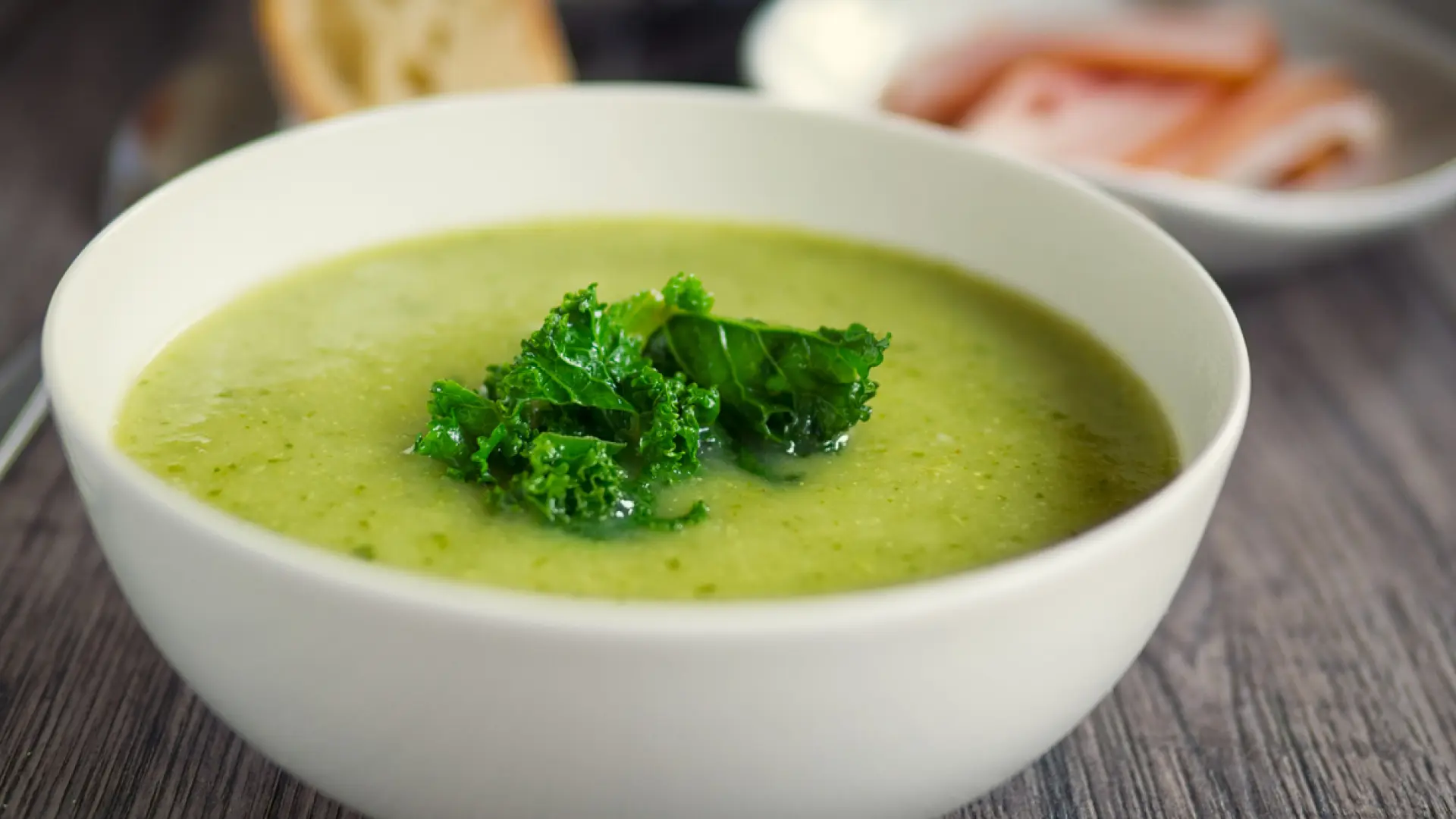 Cómo cocinar la crema de acelgas: una receta para toda la familia y con ingredientes baratos