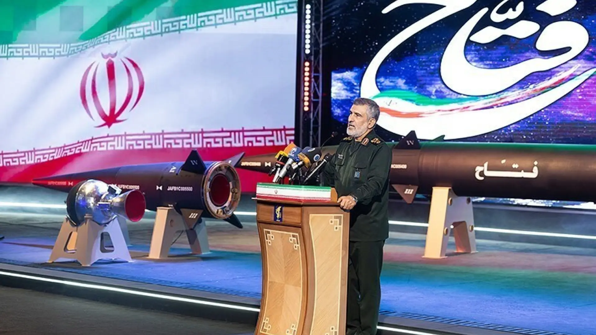 Qishloq haqida rus porno video Anjelina Joli Beowulf porno komiksi