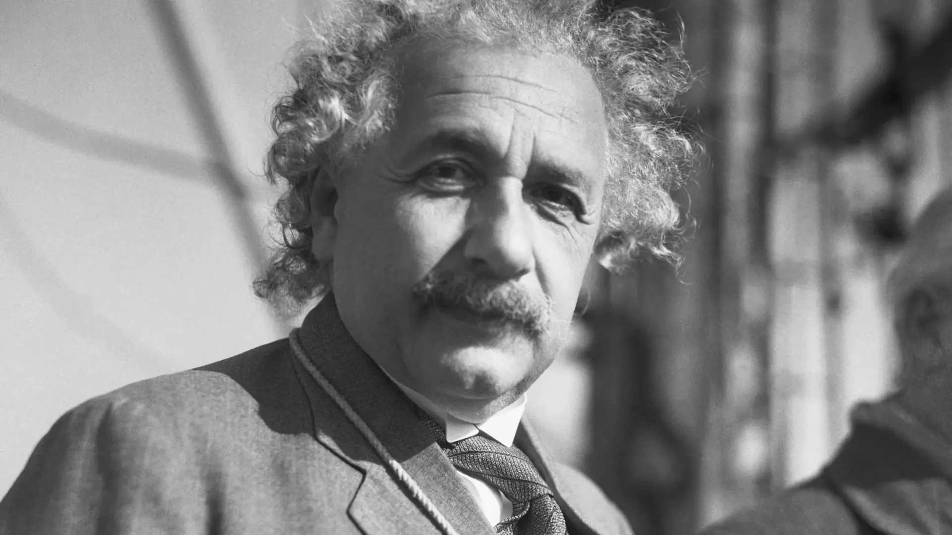 Subastan un violín que perteneció a Einstein y que el genio trató de ocultar a los nazis: este es su precio de salida