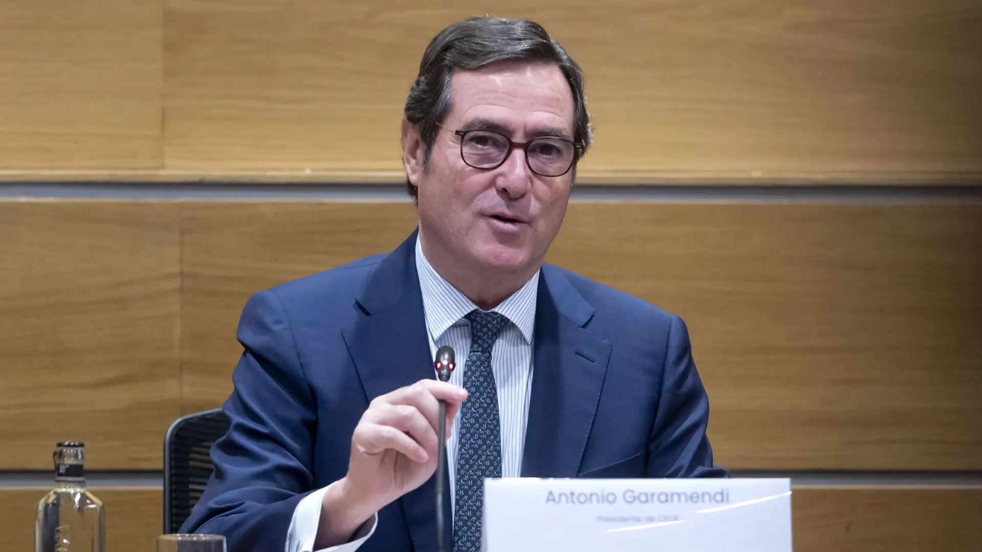 Garamendi pone de ejemplo a Alcaraz para criticar la reducción de jornada: "¿Tú crees que 'Carlitos' trabaja 37,5 horas a la semana?"