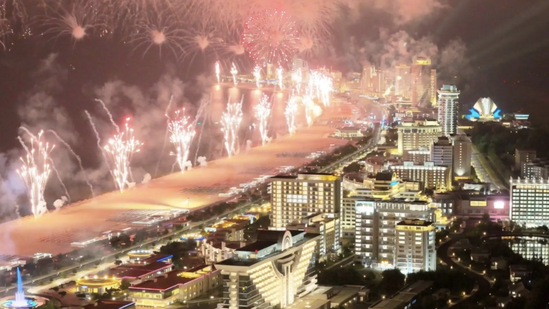 El impresionante balneario de Corea del Norte inspirado en Benidorm thumbnail