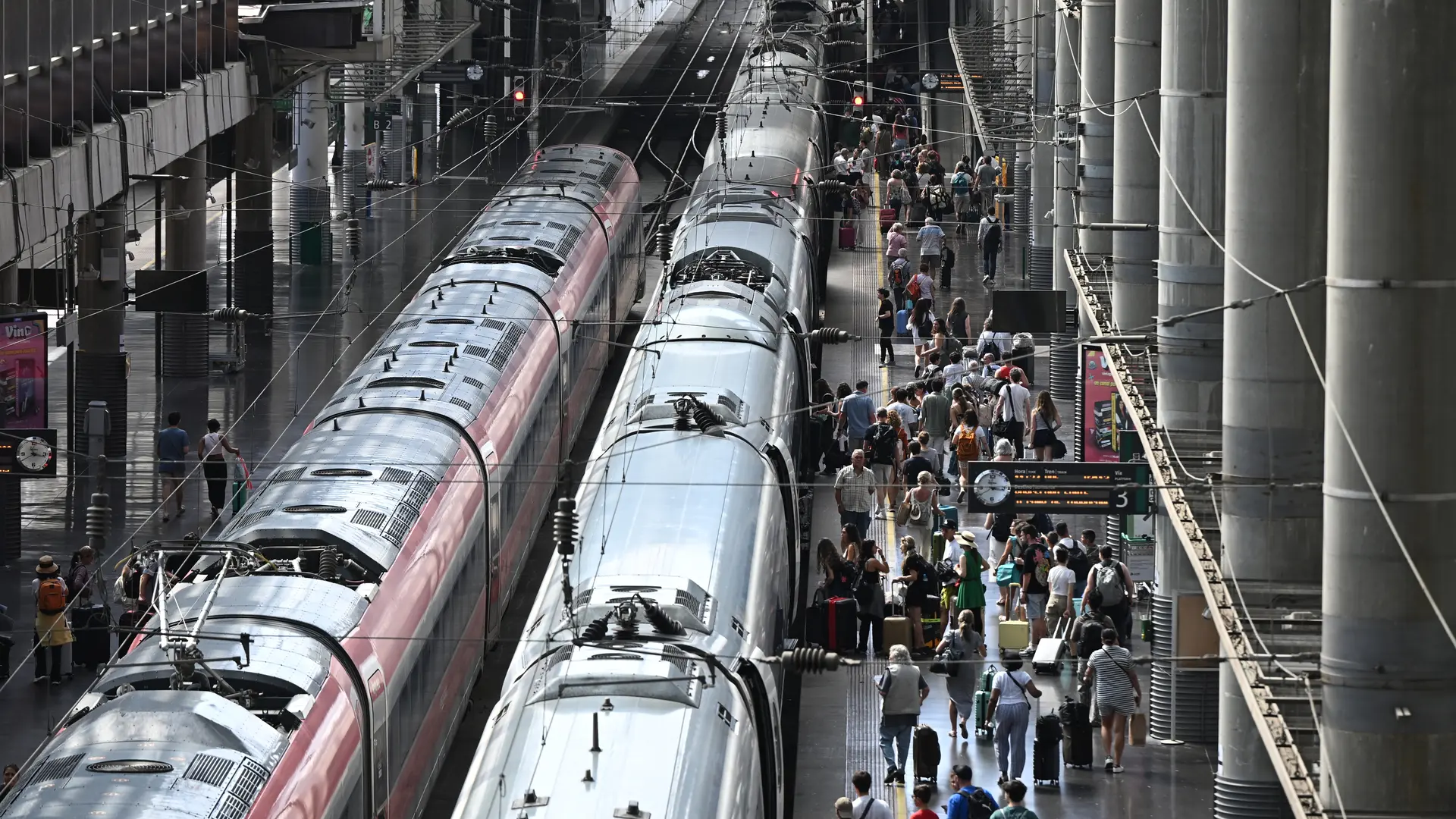 Aagensen le perdona a Puente la garantía económica que cobra a los centros de datos para asegurar corriente eléctrica al tren