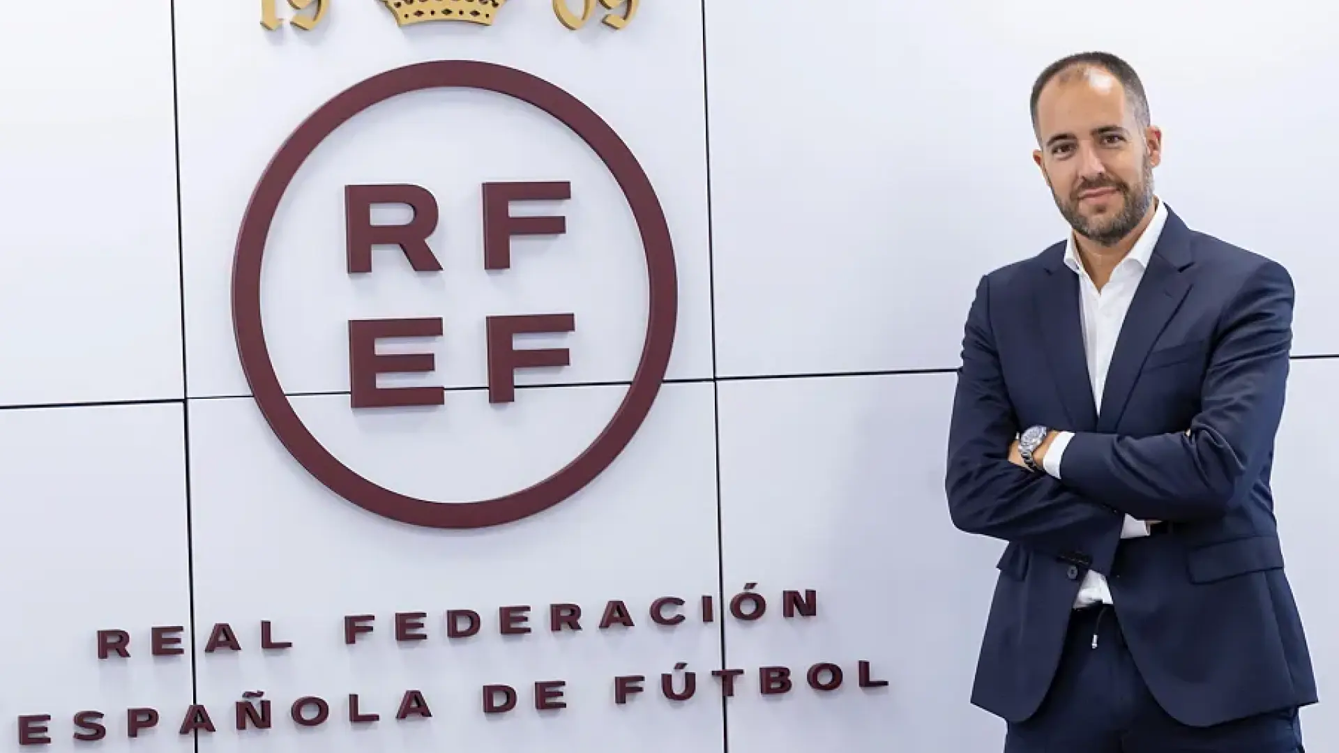 
         Fran Soto, jefe de los árbitros, sobre el caso Negreira: "Si fuera mi vicepresidente pensaría que es un golfo y lo echaría" 
    