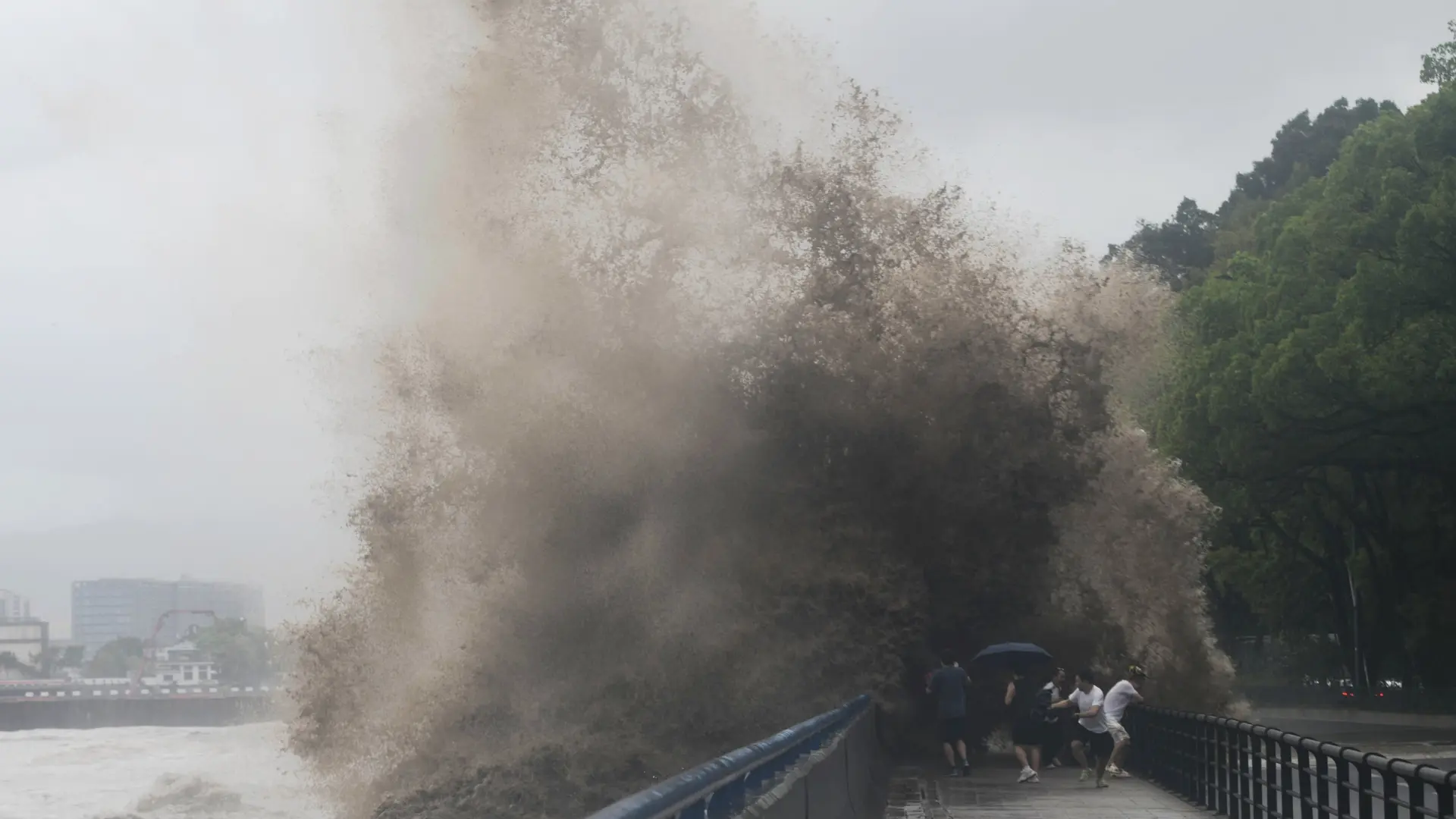 Terror entre turistas en Japón por un manga que predice un megatsunami este sábado