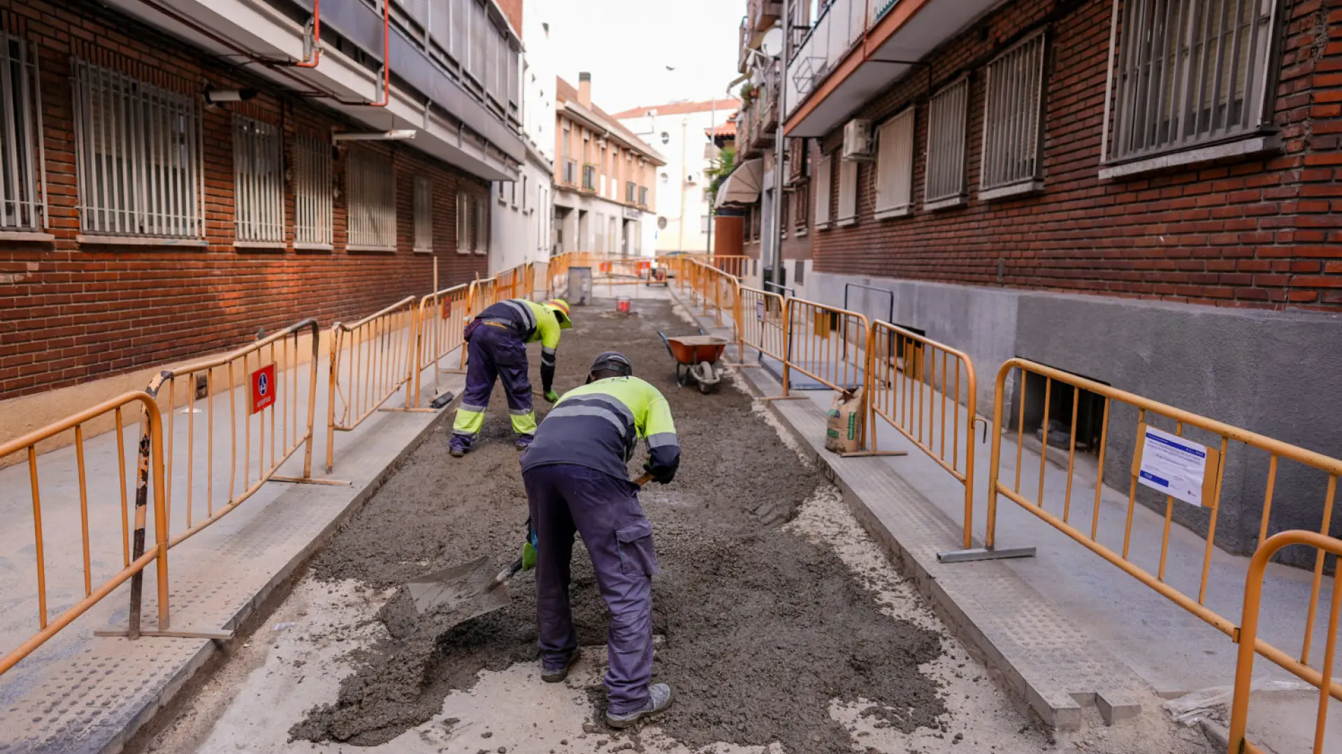 Carabanchel Bajo reforma seis calles y una plaza para ampliar aceras y plantar árboles