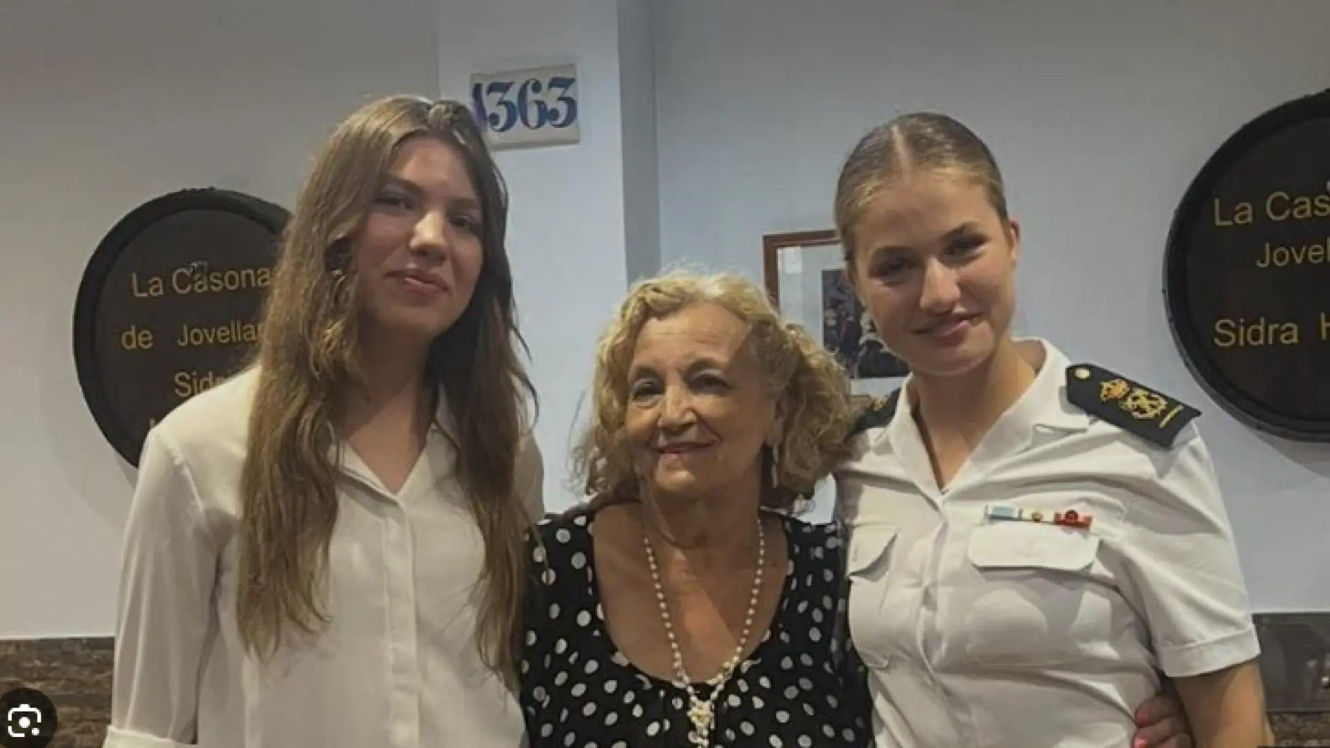 La infanta Sofía viaja a Gijón para visitar a su hermana Leonor y cenar con ella en una sidrería