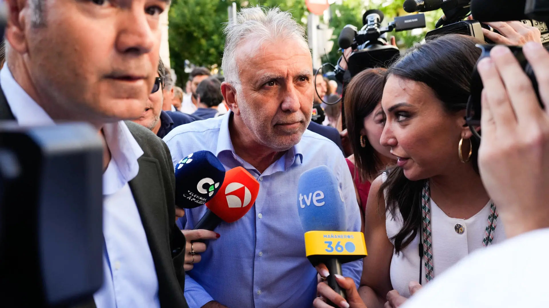 Torres tilda de "clon de bufón de corte" al exmagistrado que ironizó diciendo que se sentía mujer en un acto de Vox