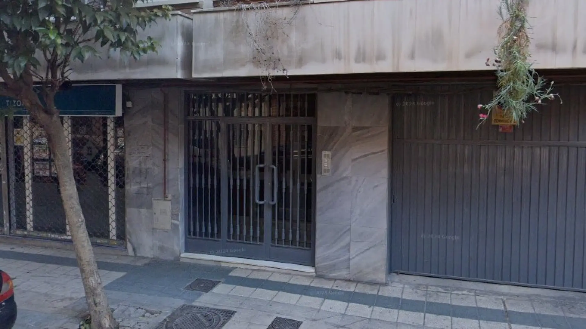 La Policía investiga el hallazgo del cadáver descompuesto de una joven en su piso de Getafe thumbnail