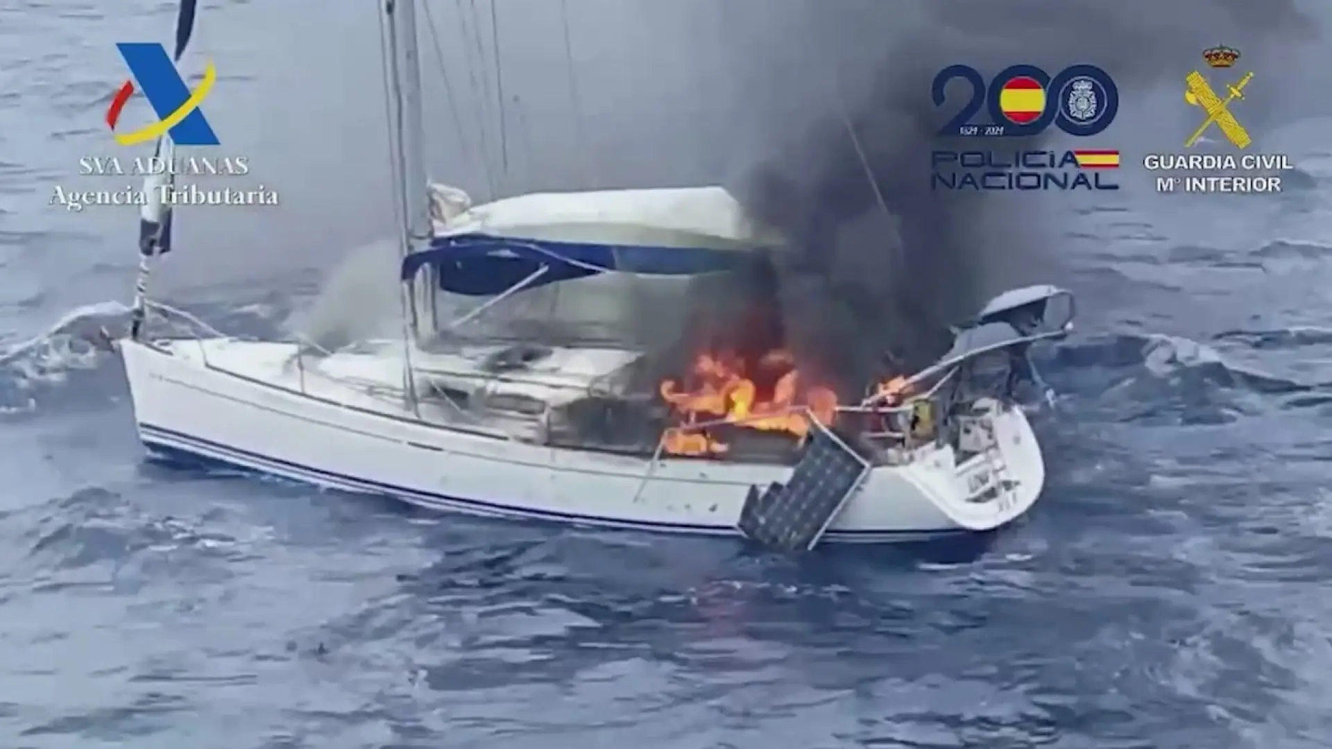 
         Herido grave un narco tras incendiar su barco cargado de cocaína al ser interceptado por la Policía 
    