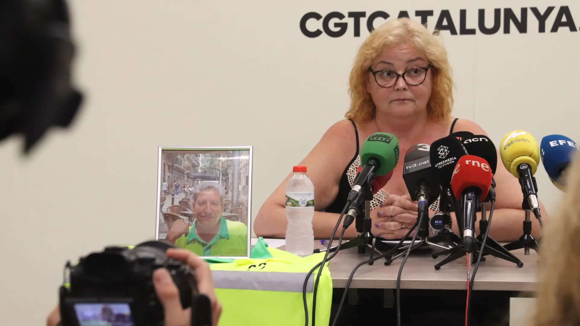 La barrendera que falleció en plena ola de calor en Barcelona murió de un golpe en la cabeza tras caer desplomada