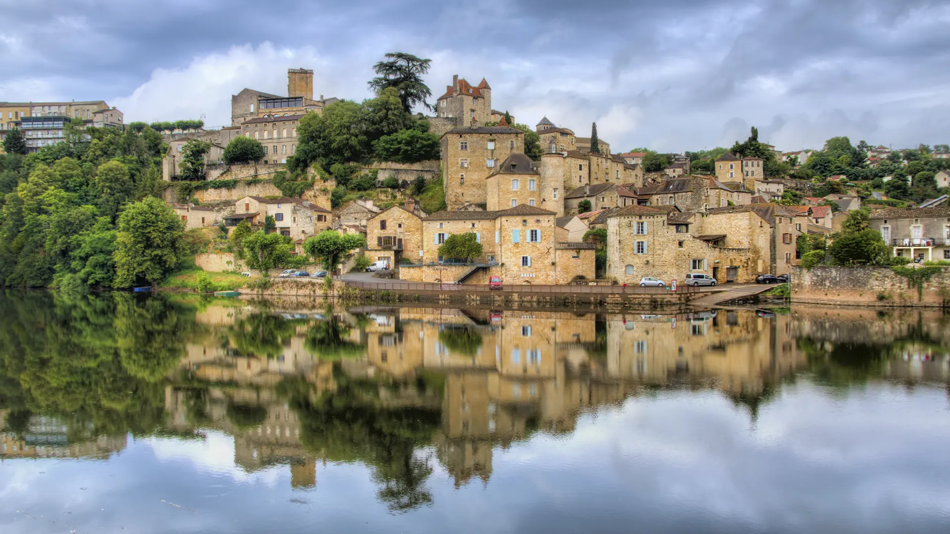 
         El desconocido pueblo del sur de Francia que nos hace viajar a la Edad Media 
    