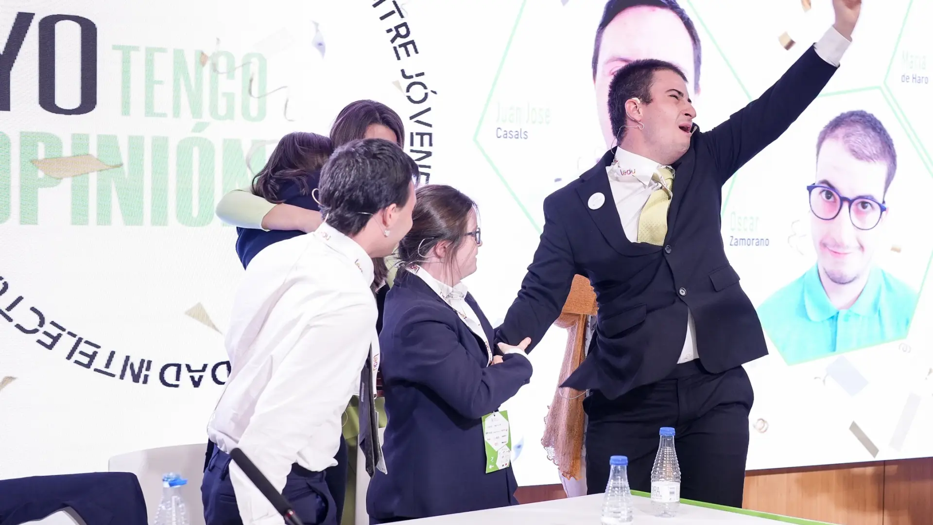 
         Óscar, Pilar y la liga de debate para personas con discapacidad intelectual: "Quería lograr hablar en público" 
    