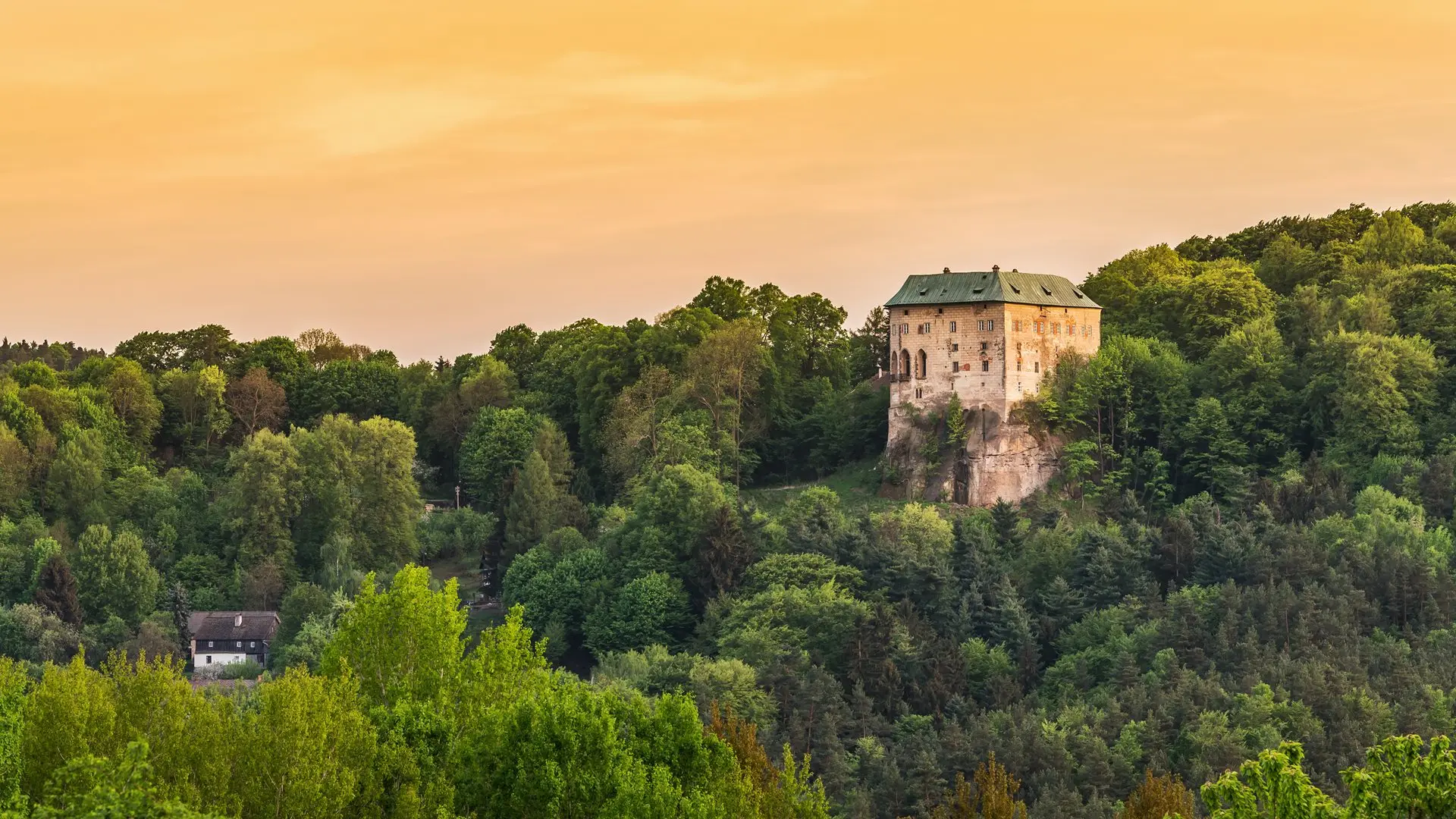 El tétrico castillo cerca de Praga que está 'a las puertas del infierno' y del que casi era imposible salir