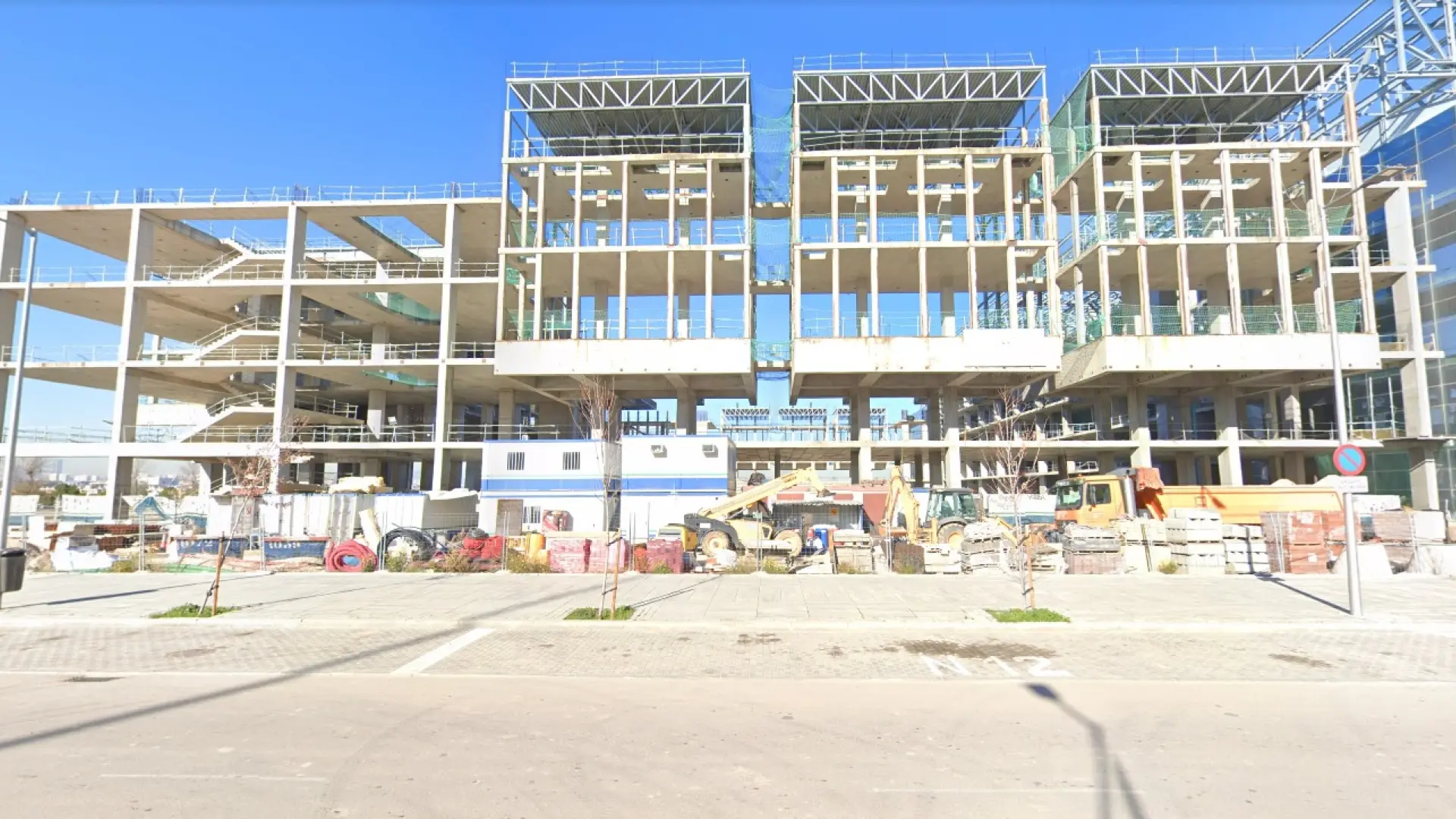 El inacabado Centro Acuático olímpico, en vías de convertirse en pabellón de conciertos junto al Metropolitano