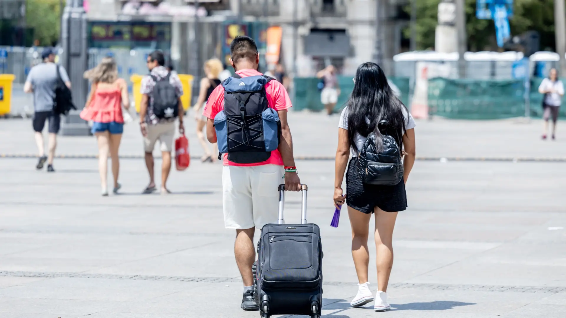 Los españoles viajaron un 5% menos en la primera mitad de 2025, aunque gastaron 27 euros más por persona