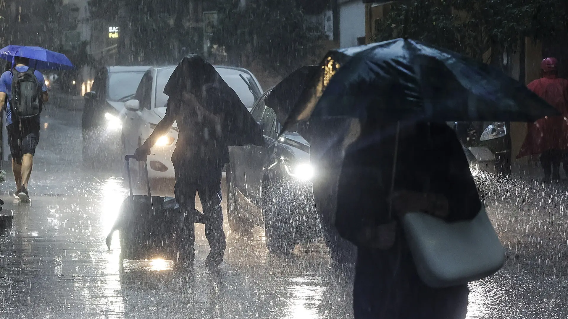 Catalunya arranca el curso en alerta por las lluvias a lo largo de todo el lunes