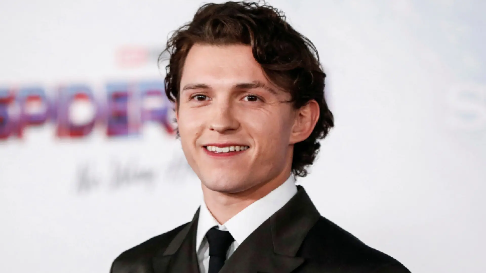 Tom Holland, herido, es trasladado de urgencia al hospital