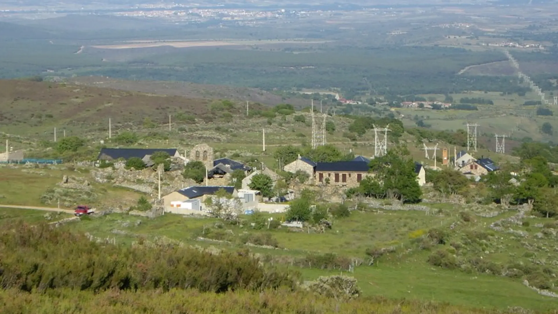 El pueblo perfecto para huir del calor está en Castilla y León: tiene casas de piedra, cascadas y 20 habitantes