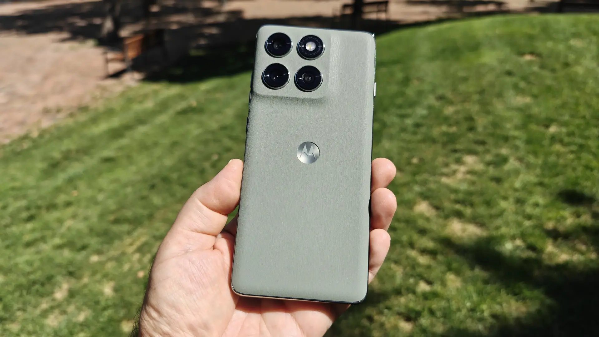 motorola edge 60 pro: si adoras las pantallas curvas, este estiloso teléfono móvil te va a gustar