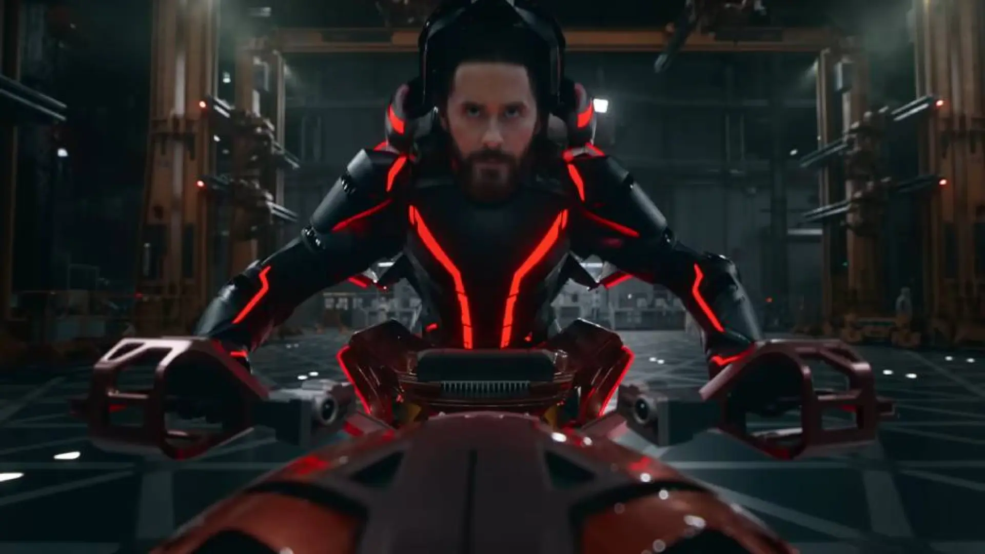 Los "virtuales" invaden el mundo real: el tráiler que no te puedes perder de 'TRON: Ares' con Jared Leto
