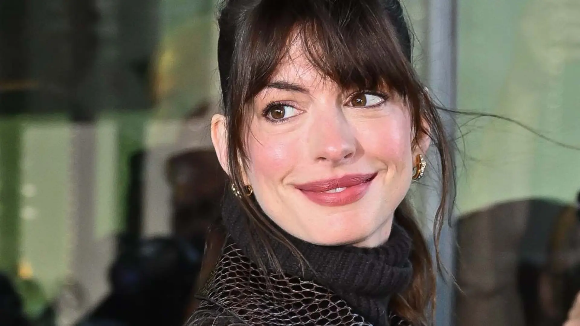 Anne Hathaway (42 años) tras su participación en este infame remake: "Pido disculpas por el dolor que causé"