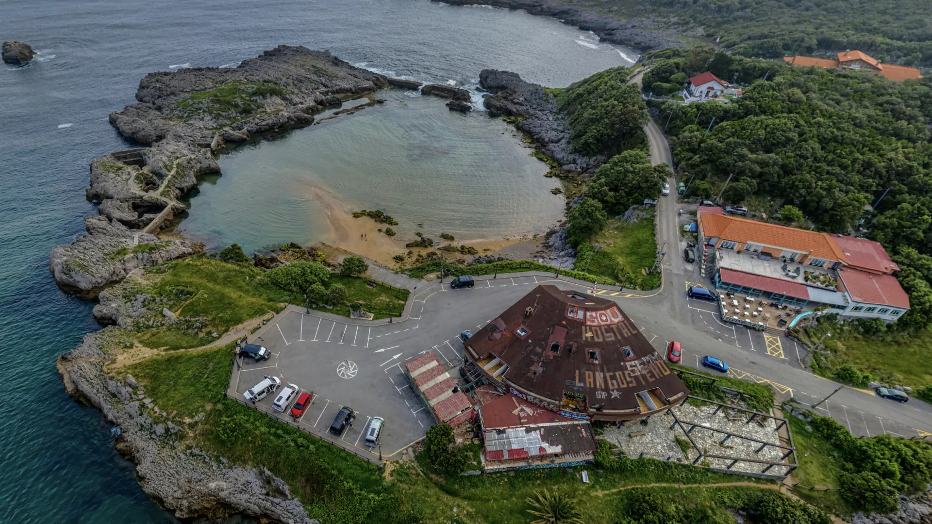 Muere un menor de 12 años tras caer desde un acantilado en Castro Urdiales