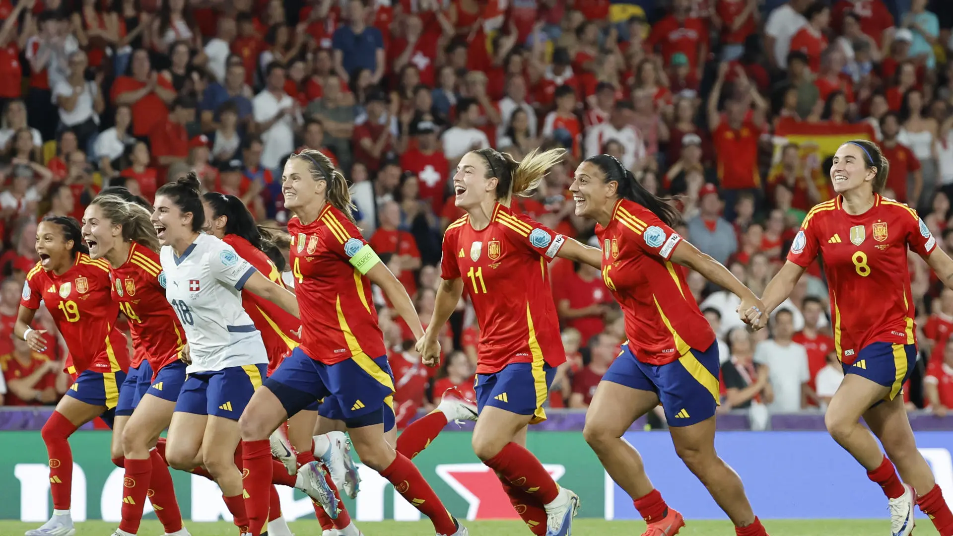 Pantalla gigante y 'fan zone' en Madrid para ver el España - Inglaterra de la final de la Eurocopa femenina 2025 thumbnail