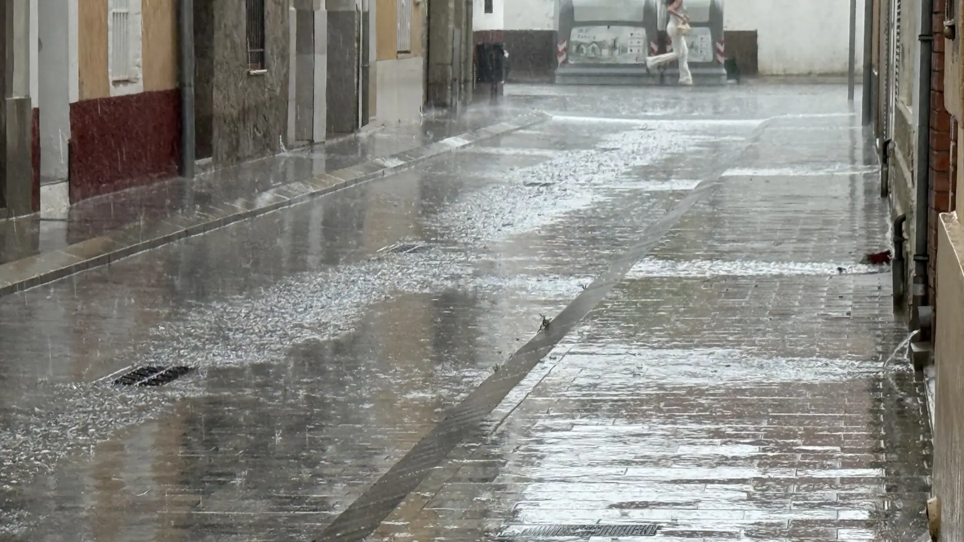 Catalunya eleva a alerta roja la previsión por lluvias este domingo en Tarragona