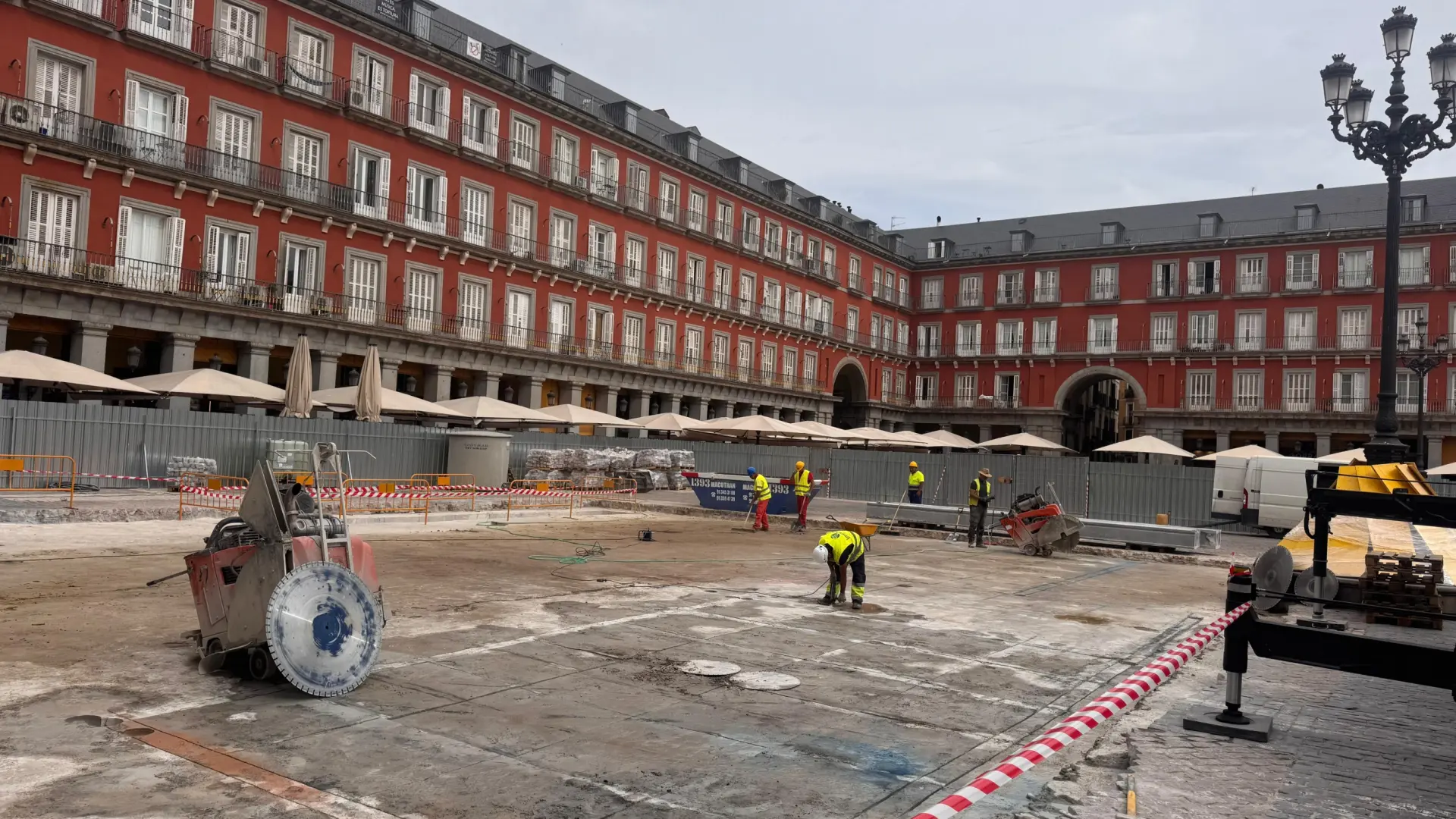 Las obras del túnel bajo la Plaza Mayor mantendrán la ocupación en superficie todo el mes de agosto thumbnail