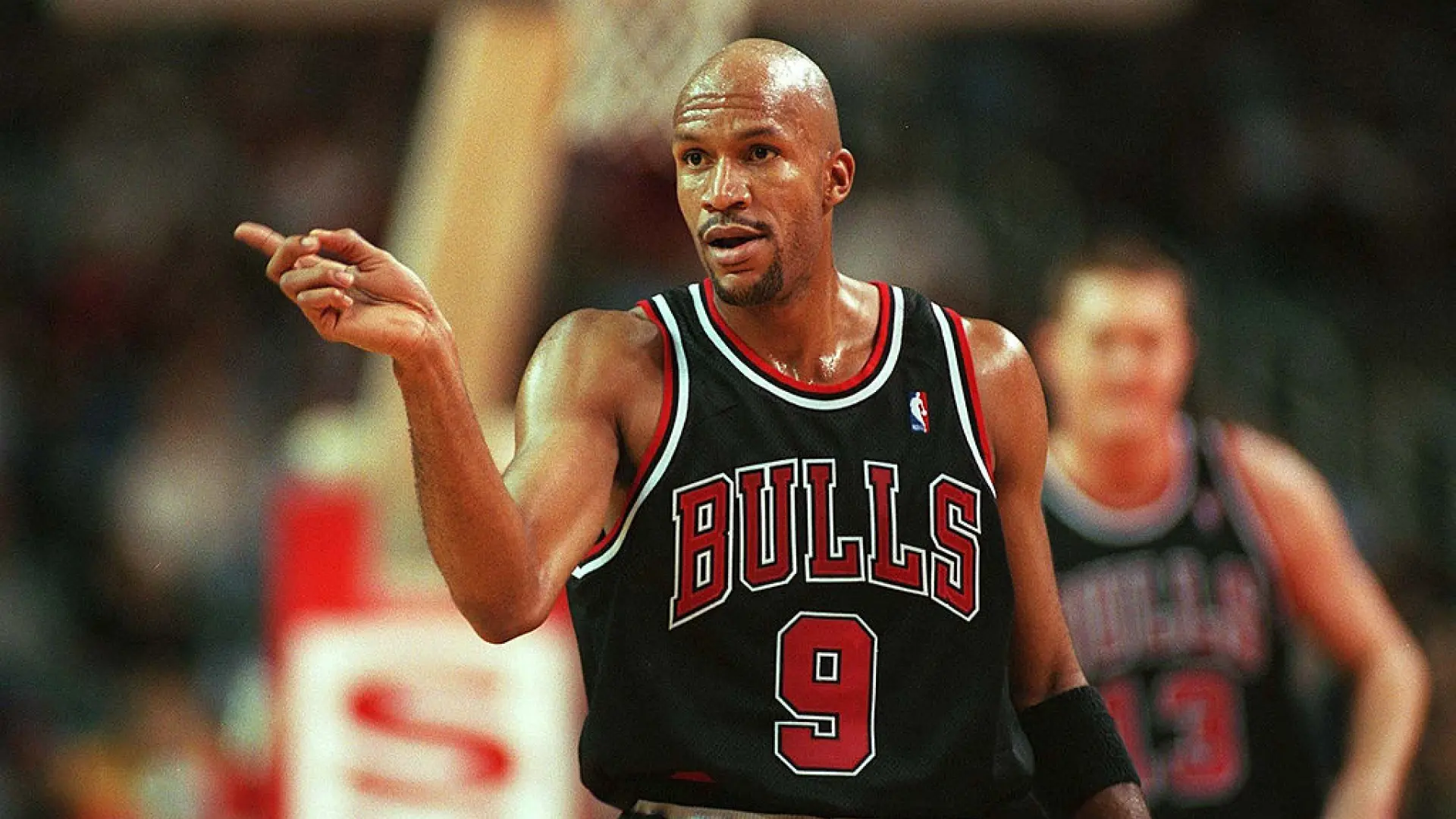 El polémico mensaje de Ron Harper, exestrella de la NBA, sobre los musulmanes: "Atropelladlos y sacadlos de las calles" thumbnail